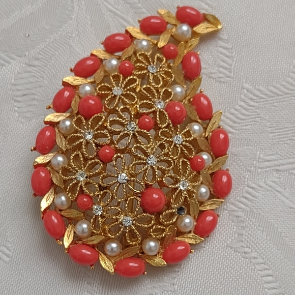 Rare find Marvella vintage coral pearls crystals luxury brooch
